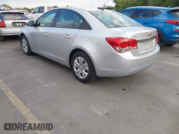 2015 Chevrolet Cruze LS z VIN 1G1PA5SG4F7172429, wystawiony jako IAAI lot #42623007 z przebiegiem 102 506 mil mil oraz . Historia ofert i sprzedaży dostępna na DreamBid. Obrazek 3.