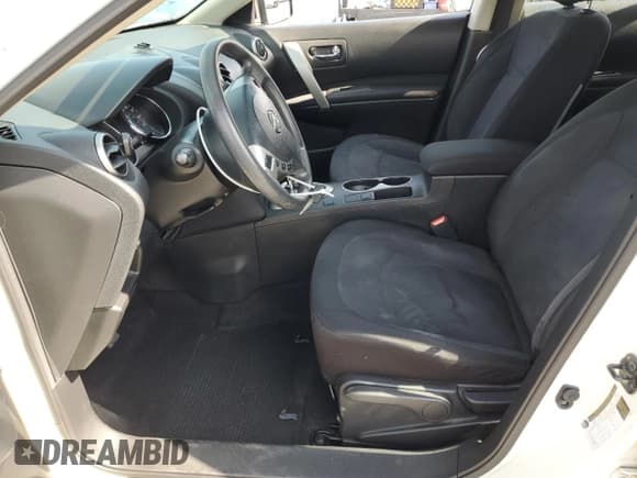 ✅ 2015 Nissan Rogue S • VIN: JN8AS5MTXFW674070 • Lot: 81755415. Wystawiony na Copart z przebiegiem 138 198 mil. Bezpłatny archiwum sprzedaży aukcyjnych z USA i szczegółowy raport historii pojazdu na DreamBid. Zdjęcie 7.