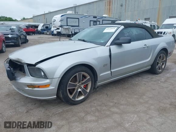 ✅ 2008 Ford Mustang GT Deluxe • VIN: 1ZVHT85H185173853 • Lot: 42649826. Listed on IAAI with 176,484 mi. Free auction sales archive from the USA and detailed vehicle history report at DreamBid. Image 17.