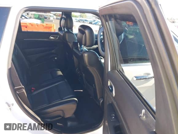 2018 Jeep Grand Cherokee Sterling z VIN 1C4RJFBGXJC267146, wystawiony jako IAAI lot #43411533 z przebiegiem 58 843 mil mil oraz . Historia ofert i sprzedaży dostępna na DreamBid. Obrazek 8.