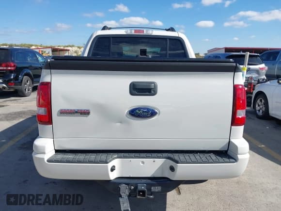 ✅ 2008 Ford Explorer Sport Trac Limited • VIN: 1FMEU33E98UB31348 • Лот: 43679352. Опубликован ранее на IAAI с пробегом 108 236 миль. Бесплатный доступ к архиву аукционных продаж из США и подробный отчёт об истории автомобиля на DreamBid. Изображение 17.