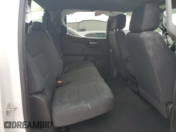 ✅ 2021 Chevrolet Silverado 1500 Custom • VIN: 1GCPYBEK7MZ272351 • Lot: 67630364. Wystawiony na Copart z przebiegiem 61 156 mil. Bezpłatny archiwum sprzedaży aukcyjnych z USA i szczegółowy raport historii pojazdu na DreamBid. Zdjęcie 10.