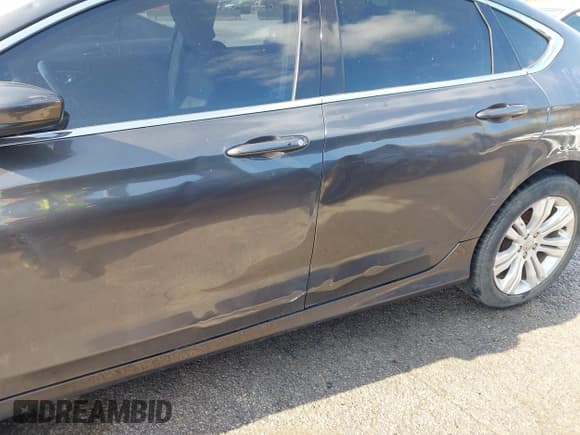 ✅ 2015 Chrysler 200 Limited • VIN: 1C3CCCAB2FN651619 • Лот: 43742129. Опубликован ранее на IAAI с пробегом 132 235 миль. Бесплатный доступ к архиву аукционных продаж из США и подробный отчёт об истории автомобиля на DreamBid. Изображение 13.