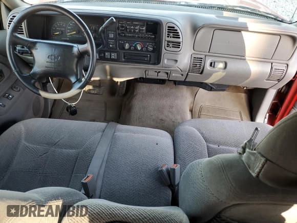 ✅ 1997 Chevrolet Silverado 1500 • VIN: 1GCEK19RXVE167225 • Lot: 91233805. Wystawiony na Copart z przebiegiem 218 084 mil. Bezpłatny archiwum sprzedaży aukcyjnych z USA i szczegółowy raport historii pojazdu na DreamBid. Zdjęcie 8.