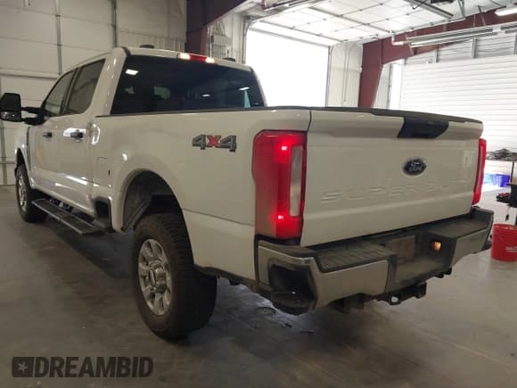 ✅ 2024 Ford F-250 XL • VIN: 1FT7W2BTXRED57136 • Lot: 43162846. Wystawiony na IAAI z przebiegiem 44 979 mil. Bezpłatny archiwum sprzedaży aukcyjnych z USA i szczegółowy raport historii pojazdu na DreamBid. Zdjęcie 3.