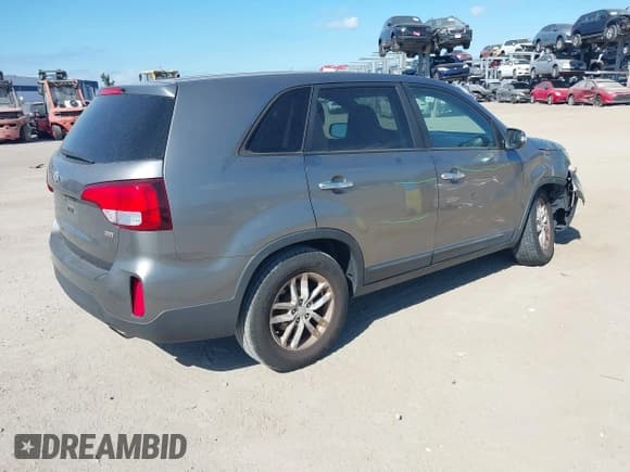 ✅ 2014 Kia Sorento LX • VIN: 5XYKT3A64EG428790 • Lot: 43568516. Listed on IAAI with 92,504 mi. Free auction sales archive from the USA and detailed vehicle history report at DreamBid. Image 4.