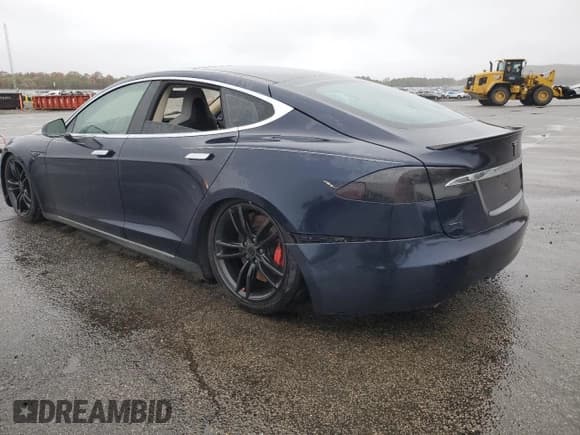 ✅ 2013 Tesla Model S Performance • VIN: 5YJSA1DP7DFP07140 • Lot: 90340515. Wystawiony na Copart z przebiegiem 92 686 mil. Bezpłatny archiwum sprzedaży aukcyjnych z USA i szczegółowy raport historii pojazdu na DreamBid. Zdjęcie 2.