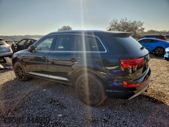 ✅ 2017 Audi Q7 Premium Plus • VIN: WA1LAAF75HD008985 • Lot: 93830005. Wystawiony na Copart z przebiegiem 102 651 mil. Bezpłatny archiwum sprzedaży aukcyjnych z USA i szczegółowy raport historii pojazdu na DreamBid. Zdjęcie 2.