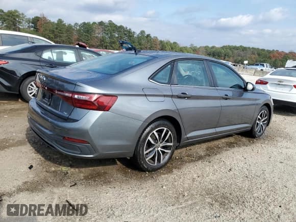 ✅ 2025 Volkswagen Jetta SE • VIN: 3VW7X7BUXSM015282 • Лот: 93864515. Опубликован ранее на Copart с пробегом 30 170 миль. Бесплатный доступ к архиву аукционных продаж из США и подробный отчёт об истории автомобиля на DreamBid. Изображение 3.