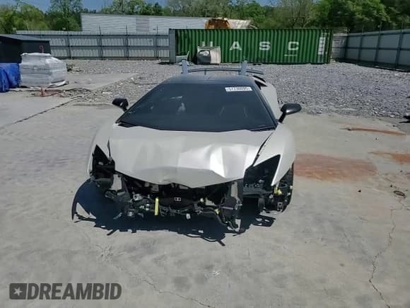 ✅ 2017 Lamborghini Aventador • VIN: ZHWUT3ZD0HLA06241 • Lot: 51730695. Listed on Copart with 13,633 mi. Free auction sales archive from the USA and detailed vehicle history report at DreamBid. Image 11.