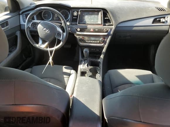 ✅ 2019 Hyundai Sonata SEL • VIN: 5NPE34AF4KH775429 • Lot: 84984055. Listed on Copart with 113,710 mi. Free auction sales archive from the USA and detailed vehicle history report at DreamBid. Image 8.