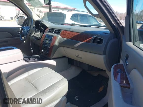 ✅ 2007 Chevrolet Avalanche LTZ • VIN: 3GNFK12357G123484 • Lot: 41881886. Listed on IAAI with 181,223 mi. Free auction sales archive from the USA and detailed vehicle history report at DreamBid. Image 5.