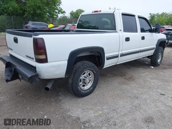 ✅ 2001 Chevrolet Silverado 2500HD LS • VIN: 1GCHK23U71F150029 • Lot: 42586816. Wystawiony na IAAI z przebiegiem 214 239 mil. Bezpłatny archiwum sprzedaży aukcyjnych z USA i szczegółowy raport historii pojazdu na DreamBid. Zdjęcie 4.