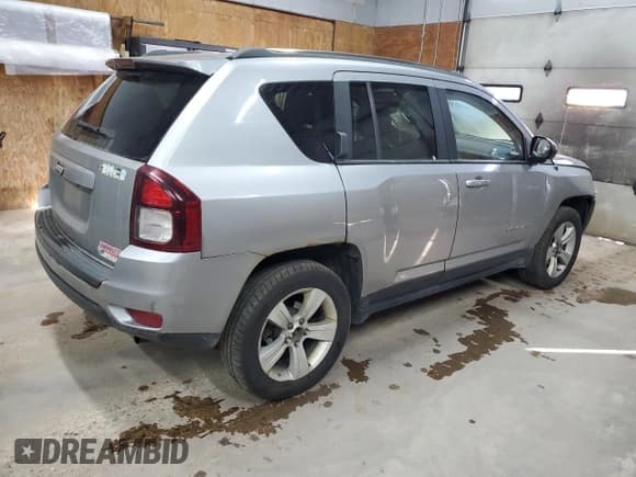 ✅ 2015 Jeep Compass Sport • VIN: 1C4NJDBB6FD130617 • Lot: 84558095. Wystawiony na Copart z przebiegiem 120 900 mil. Bezpłatny archiwum sprzedaży aukcyjnych z USA i szczegółowy raport historii pojazdu na DreamBid. Zdjęcie 3.