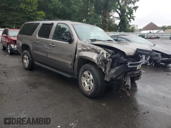 ✅ 2013 Chevrolet Suburban LT • VIN: 1GNSKJE71DR284486 • Lot: 72684014. Wystawiony na Copart z przebiegiem 223 855 mil. Bezpłatny archiwum sprzedaży aukcyjnych z USA i szczegółowy raport historii pojazdu na DreamBid. Zdjęcie 4.