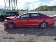 ✅ 2015 Volkswagen Passat S • VIN: 1VWAT7A3XFC077928 • Lot: 40493646. Wystawiony na IAAI z przebiegiem 222 513 mil. Bezpłatny archiwum sprzedaży aukcyjnych z USA i szczegółowy raport historii pojazdu na DreamBid. Zdjęcie 15.