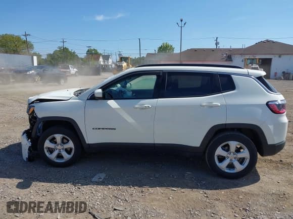 ✅ 2021 Jeep Compass Latitude • VIN: 3C4NJDBB6MT557478 • Lot: 43222716. Wystawiony na IAAI z przebiegiem 94 299 mil. Bezpłatny archiwum sprzedaży aukcyjnych z USA i szczegółowy raport historii pojazdu na DreamBid. Zdjęcie 14.