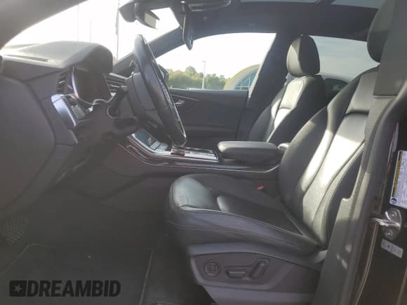 ✅ 2019 Audi Q8 Premium • VIN: WA1AVAF11KD011378 • Lot: 85109425. Wystawiony na Copart z przebiegiem 63 970 mil. Bezpłatny archiwum sprzedaży aukcyjnych z USA i szczegółowy raport historii pojazdu na DreamBid. Zdjęcie 7.