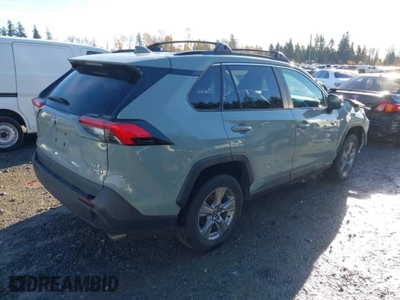 ✅ 2022 Toyota RAV4 Hybrid XLE • VIN: 4T3RWRFVXNU051599 • Lot: 43699947. Wystawiony na IAAI z przebiegiem 43 533 mil. Bezpłatny archiwum sprzedaży aukcyjnych z USA i szczegółowy raport historii pojazdu na DreamBid. Zdjęcie 4.