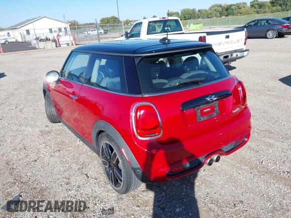 ✅ 2015 MINI Hardtop S • VIN: WMWXP7C53F2C60402 • Lot: 43470552. Listed on IAAI with 37,987 mi. Free auction sales archive from the USA and detailed vehicle history report at DreamBid. Image 3.