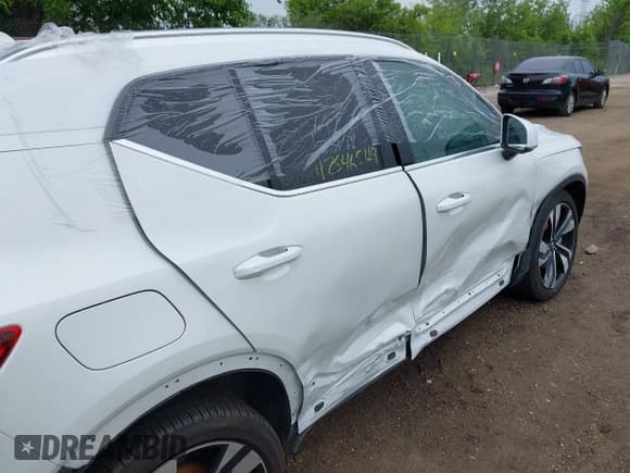 ✅ 2024 Volvo XC40 Ultimate Bright Theme • VIN: YV4L12UF8R2265543 • Lot: 42546549. Wystawiony na IAAI z przebiegiem Nie podano. Bezpłatny archiwum sprzedaży aukcyjnych z USA i szczegółowy raport historii pojazdu na DreamBid. Zdjęcie 17.