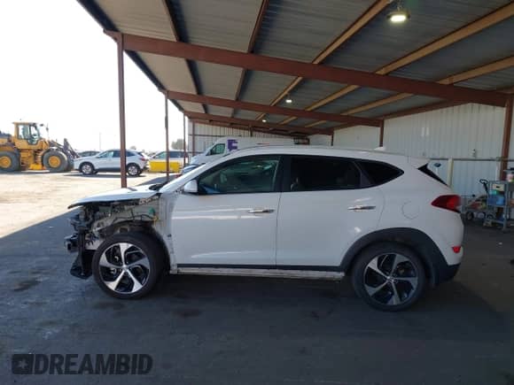 2016 Hyundai Tucson Eco with VIN KM8J33A2XGU026519, listed as a IAAI auction lot 43045492 with 127,658 mi miles and . Bid and sale history available at DreamBid. Image 15.