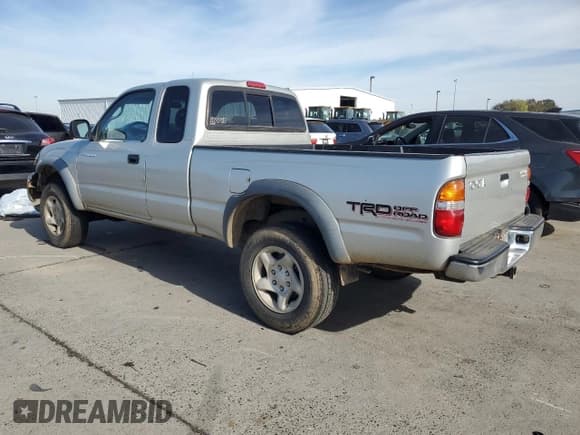 ✅ 2002 Toyota Tacoma PreRunner • VIN: 5TESN92N12Z105477 • Lot: 92028695. Listed on Copart with 284,953 mi. Free auction sales archive from the USA and detailed vehicle history report at DreamBid. Image 2.