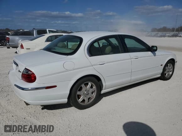 ✅ 2000 Jaguar S-Type V8 • VIN: SAJDA01D8YGL04519 • Lot: 76678364. Wystawiony na Copart z przebiegiem Nie podano. Bezpłatny archiwum sprzedaży aukcyjnych z USA i szczegółowy raport historii pojazdu na DreamBid. Zdjęcie 3.