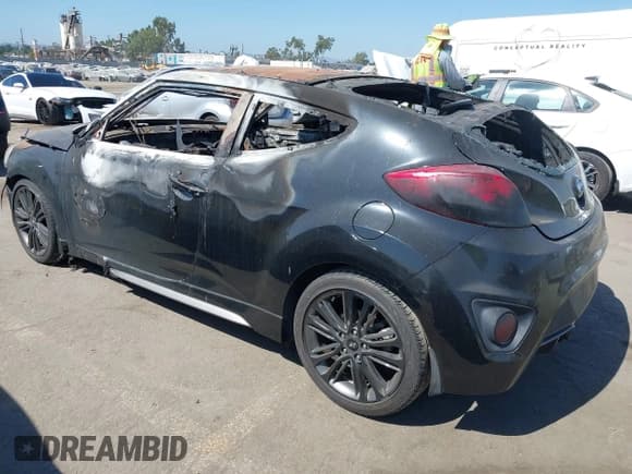 ✅ 2016 Hyundai Veloster Turbo • VIN: KMHTC6AE2GU291956 • Lot: 40088117. Wystawiony na IAAI z przebiegiem Nie podano. Bezpłatny archiwum sprzedaży aukcyjnych z USA i szczegółowy raport historii pojazdu na DreamBid. Zdjęcie 3.