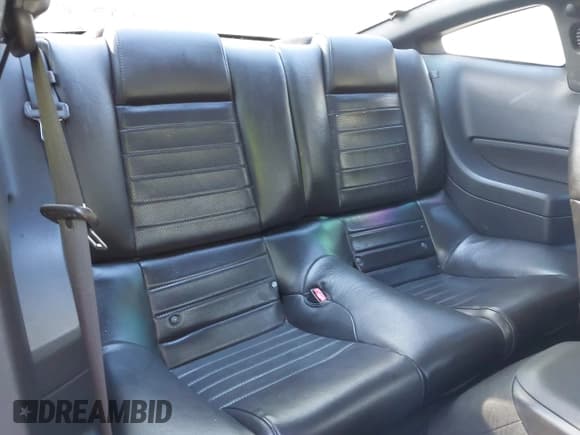 ✅ 2005 Ford Mustang GT Deluxe • VIN: 1ZVFT82HX55123301 • Lot: 43391120. Wystawiony na IAAI z przebiegiem 140 844 mil. Bezpłatny archiwum sprzedaży aukcyjnych z USA i szczegółowy raport historii pojazdu na DreamBid. Zdjęcie 8.