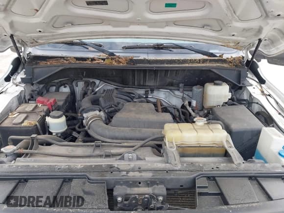 ✅ 2019 Nissan NV Cargo S • VIN: 1N6BF0KM1KN808903 • Lot: 42390760. Wystawiony na IAAI z przebiegiem 212 404 mil. Bezpłatny archiwum sprzedaży aukcyjnych z USA i szczegółowy raport historii pojazdu na DreamBid. Zdjęcie 10.