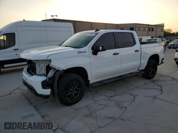 ✅ 2021 Chevrolet Silverado 1500 LT Trail Boss • VIN: 3GCPYFED6MG112728 • Lot: 75217694. Wystawiony na Copart z przebiegiem 46 010 mil. Bezpłatny archiwum sprzedaży aukcyjnych z USA i szczegółowy raport historii pojazdu na DreamBid. Zdjęcie 1.