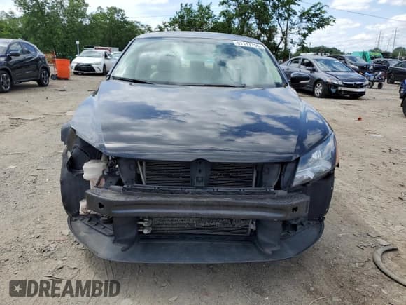 ✅ 2013 Volkswagen Passat SEL Premium • VIN: 1VWCP7A3XDC108749 • Lot: 57117755. Wystawiony na Copart z przebiegiem 206 604 mil. Bezpłatny archiwum sprzedaży aukcyjnych z USA i szczegółowy raport historii pojazdu na DreamBid. Zdjęcie 5.