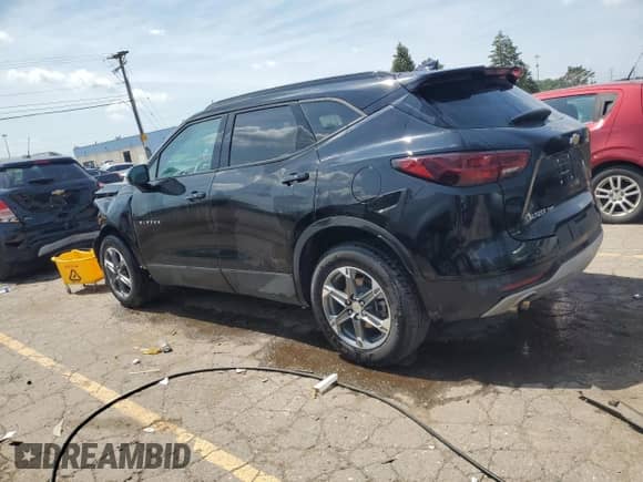 2023 Chevrolet Blazer LT z VIN 3GNKBHR47PS227591, wystawiony jako Copart lot #61608695 z przebiegiem 27 702 mil mil oraz Szkoda całkowita • Salvage title. Historia ofert i sprzedaży dostępna na DreamBid. Obrazek 2.