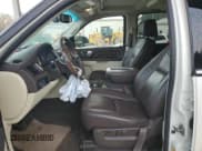 ✅ 2014 Cadillac Escalade Platinum • VIN: 1GYS4DEF3ER165555 • Lot: 82609325. Wystawiony na Copart z przebiegiem 37 834 mil. Bezpłatny archiwum sprzedaży aukcyjnych z USA i szczegółowy raport historii pojazdu na DreamBid. Zdjęcie 7.