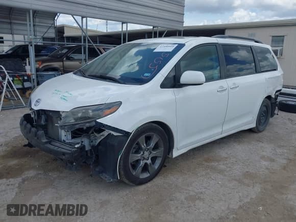 ✅ 2015 Toyota Sienna SE • VIN: 5TDXK3DC9FS669405 • Lot: 42590910. Listed on IAAI with 82,127 mi. Free auction sales archive from the USA and detailed vehicle history report at DreamBid. Image 2.