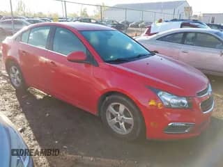 2015 Chevrolet Cruze LT z VIN 1G1PC5SB2F7110896, wystawiony jako IAAI lot #43486664 z przebiegiem 167 726 mil mil oraz . Historia ofert i sprzedaży dostępna na DreamBid. Obrazek 1.