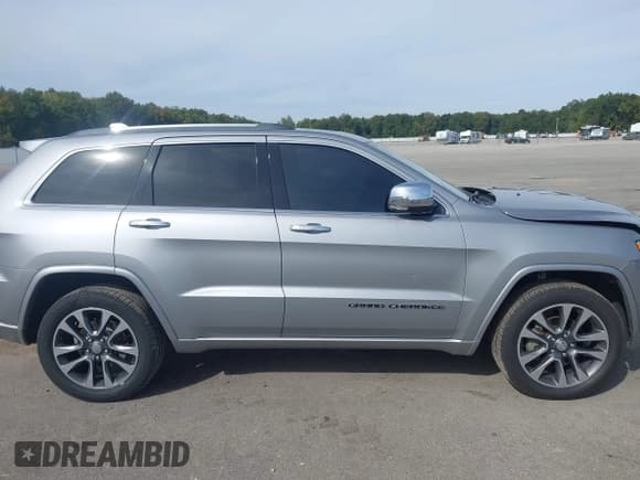 ✅ 2017 Jeep Grand Cherokee Overland • VIN: 1C4RJFCG5HC837224 • Lot: 43419519. Wystawiony na IAAI z przebiegiem 124 558 mil. Bezpłatny archiwum sprzedaży aukcyjnych z USA i szczegółowy raport historii pojazdu na DreamBid. Zdjęcie 13.