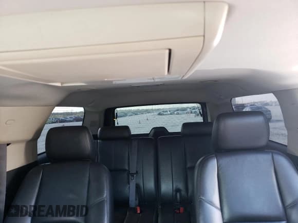 ✅ 2011 Chevrolet Suburban LTZ • VIN: 1GNSKKE30BR230225 • Lot: 70895664. Wystawiony na Copart z przebiegiem 169 603 mil. Bezpłatny archiwum sprzedaży aukcyjnych z USA i szczegółowy raport historii pojazdu na DreamBid. Zdjęcie 10.