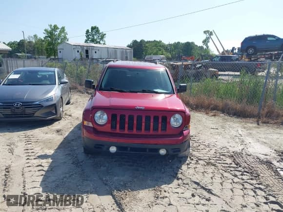 ✅ 2016 Jeep Patriot Latitude • VIN: 1C4NJPFB2GD503214 • Lot: 42279900. Listed on IAAI with 130,002 mi. Free auction sales archive from the USA and detailed vehicle history report at DreamBid. Image 12.