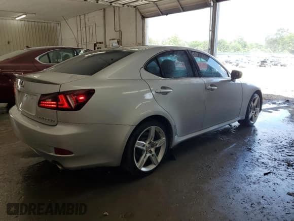 ✅ 2011 Lexus IS 350 • VIN: JTHCE5C24B5000693 • Lot: 61336465. Listed on Copart with 178,258 mi. Free auction sales archive from the USA and detailed vehicle history report at DreamBid. Image 3.