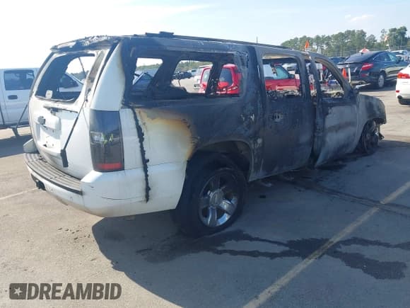 ✅ 2008 Chevrolet Suburban 3LT • VIN: 1GNFC16J58J225020 • Лот: 43286322. Опубликован ранее на IAAI с пробегом Не указан. Бесплатный доступ к архиву аукционных продаж из США и подробный отчёт об истории автомобиля на DreamBid. Изображение 4.