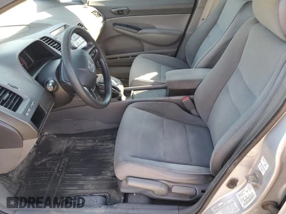 ✅ 2008 Honda Civic DX-G • VIN: 2HGFA16448H121355 • Lot: 80648615. Wystawiony na Copart z przebiegiem 431 169 mil. Bezpłatny archiwum sprzedaży aukcyjnych z USA i szczegółowy raport historii pojazdu na DreamBid. Zdjęcie 7.