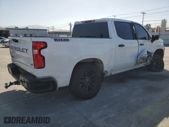 ✅ 2022 Chevrolet Silverado 1500 LT Trail Boss • VIN: 3GCUDFED2NG601935 • Lot: 57269695. Wystawiony na Copart z przebiegiem 62 485 mil. Bezpłatny archiwum sprzedaży aukcyjnych z USA i szczegółowy raport historii pojazdu na DreamBid. Zdjęcie 3.