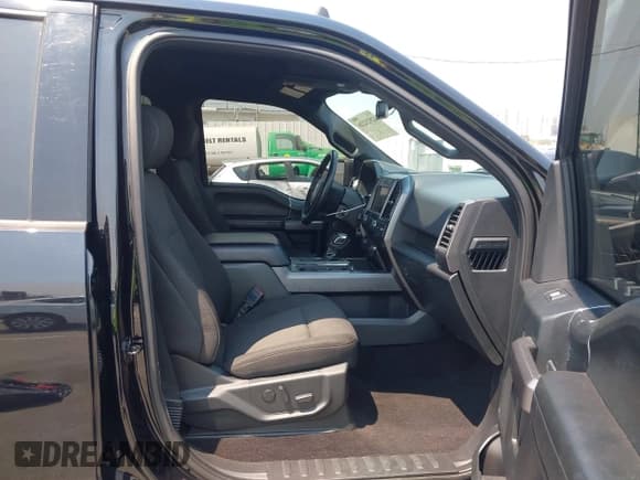 ✅ 2020 Ford F-150 XL • VIN: 1FTEW1CPXLFA33091 • Lot: 42923226. Wystawiony na IAAI z przebiegiem 61 237 mil. Bezpłatny archiwum sprzedaży aukcyjnych z USA i szczegółowy raport historii pojazdu na DreamBid. Zdjęcie 5.