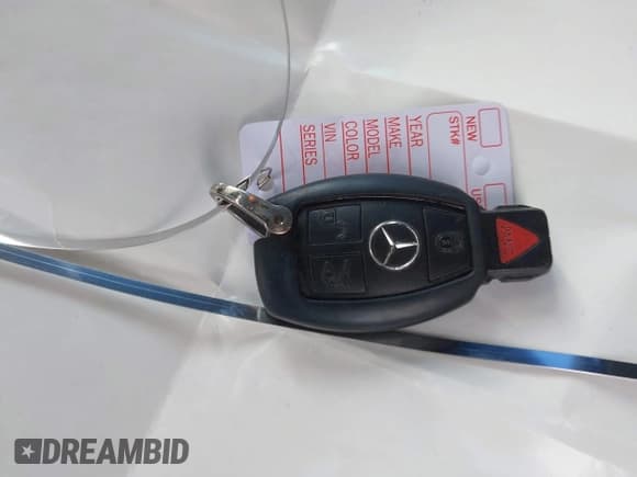 ✅ 2012 Mercedes-Benz C 63 AMG • VIN: WDDGJ7HB2CF731126 • Lot: 43455538. Wystawiony na IAAI z przebiegiem 88 707 mil. Bezpłatny archiwum sprzedaży aukcyjnych z USA i szczegółowy raport historii pojazdu na DreamBid. Zdjęcie 11.