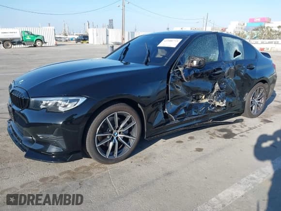 ✅ 2019 BMW 3 Series 330i • VIN: WBA5R1C54KAK10720 • Lot: 43388773. Wystawiony na IAAI z przebiegiem 44 293 mil. Bezpłatny archiwum sprzedaży aukcyjnych z USA i szczegółowy raport historii pojazdu na DreamBid. Zdjęcie 17.