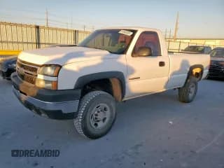 ✅ 2006 Chevrolet Silverado 2500HD LS • VIN: 1GCHC24U46E124903 • Lot: 91563205. Listed on Copart with 323,125 mi. Free auction sales archive from the USA and detailed vehicle history report at DreamBid. Image 1.