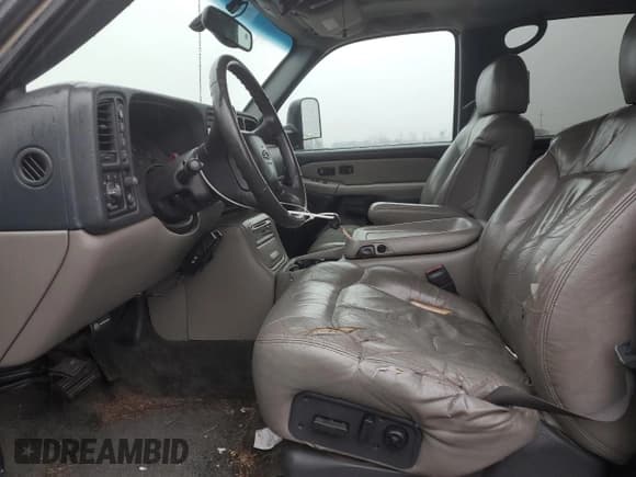 ✅ 2000 Chevrolet Suburban LS • VIN: 3GNFK16TXYG205867 • Лот: 87032424. Опубликован ранее на Copart с пробегом 307 632 миль. Бесплатный доступ к архиву аукционных продаж из США и подробный отчёт об истории автомобиля на DreamBid. Изображение 7.