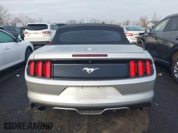 ✅ 2017 Ford Mustang EcoBoost Premium • VIN: 1FATP8UH2H5292830 • Lot: 43760390. Wystawiony na IAAI z przebiegiem 101 769 mil. Bezpłatny archiwum sprzedaży aukcyjnych z USA i szczegółowy raport historii pojazdu na DreamBid. Zdjęcie 16.